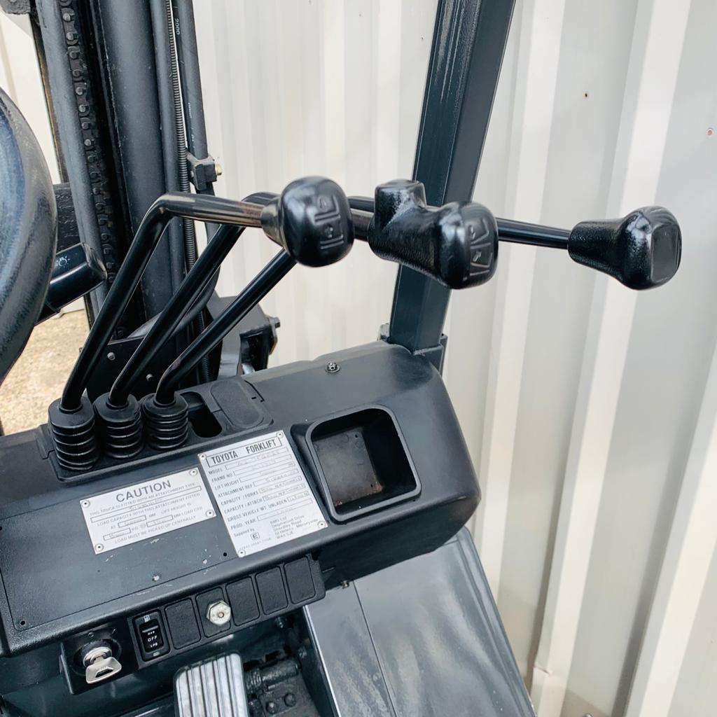 Used Gas 6 Ton Forklift - Image 5