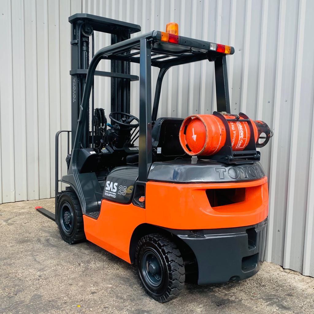 Used Gas 6 Ton Forklift - Image 4